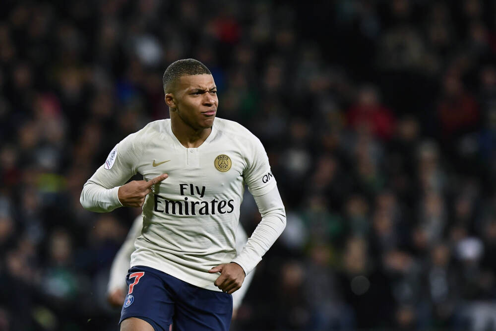 佛光再现！克莱连中三分反超比分 独行侠最多落后15分